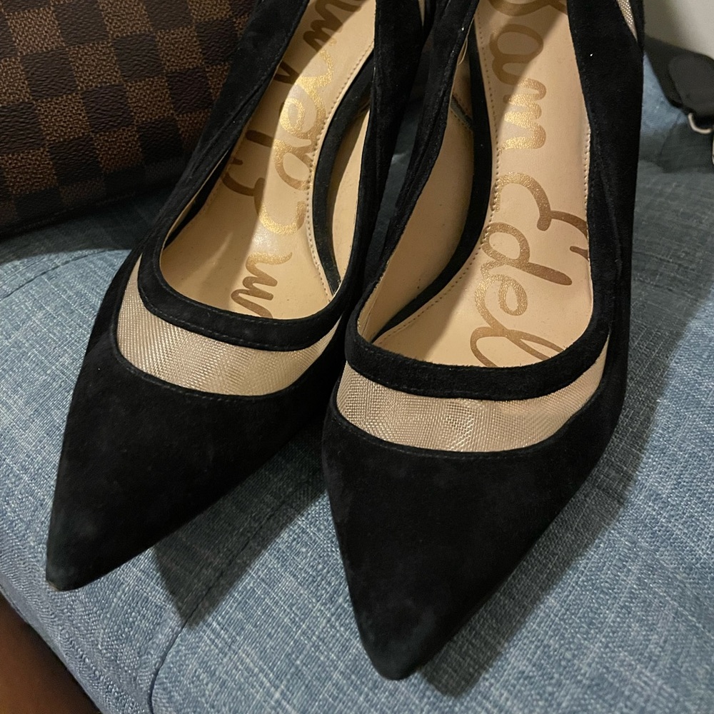Black pointy pumps